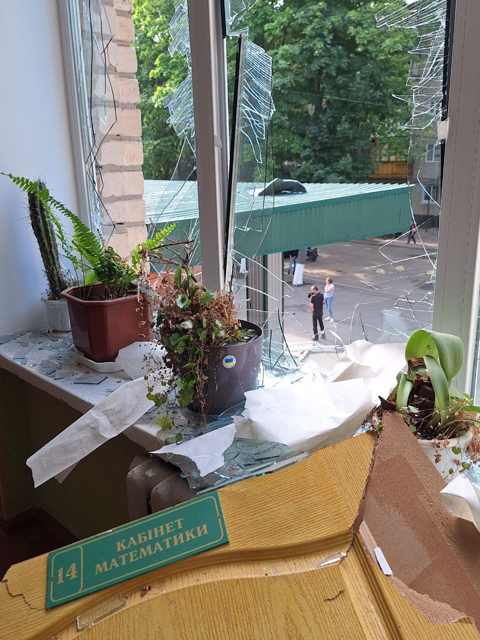 РФ ударила по ліцею у Лозовій.