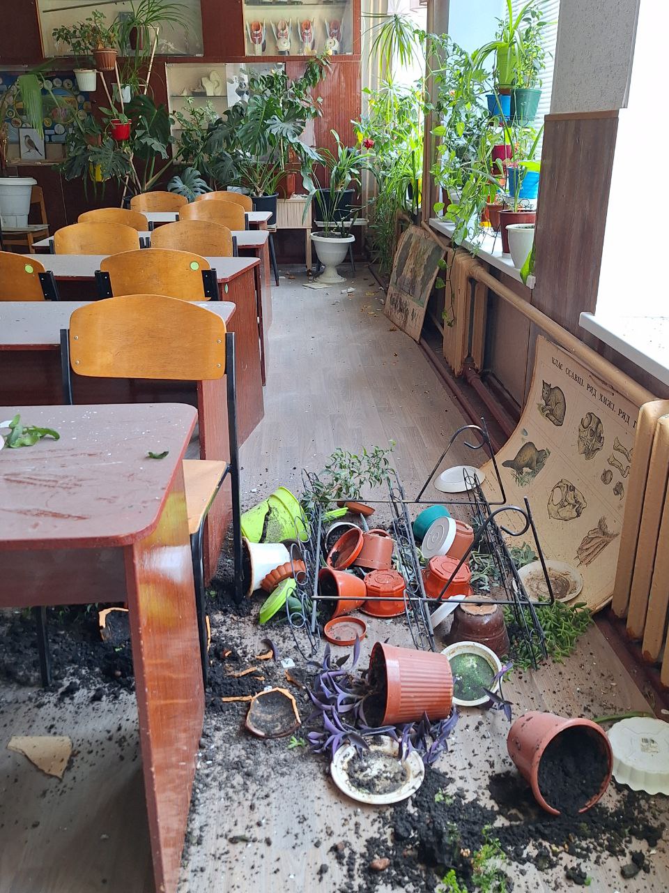 РФ ударила по ліцею у Лозовій.