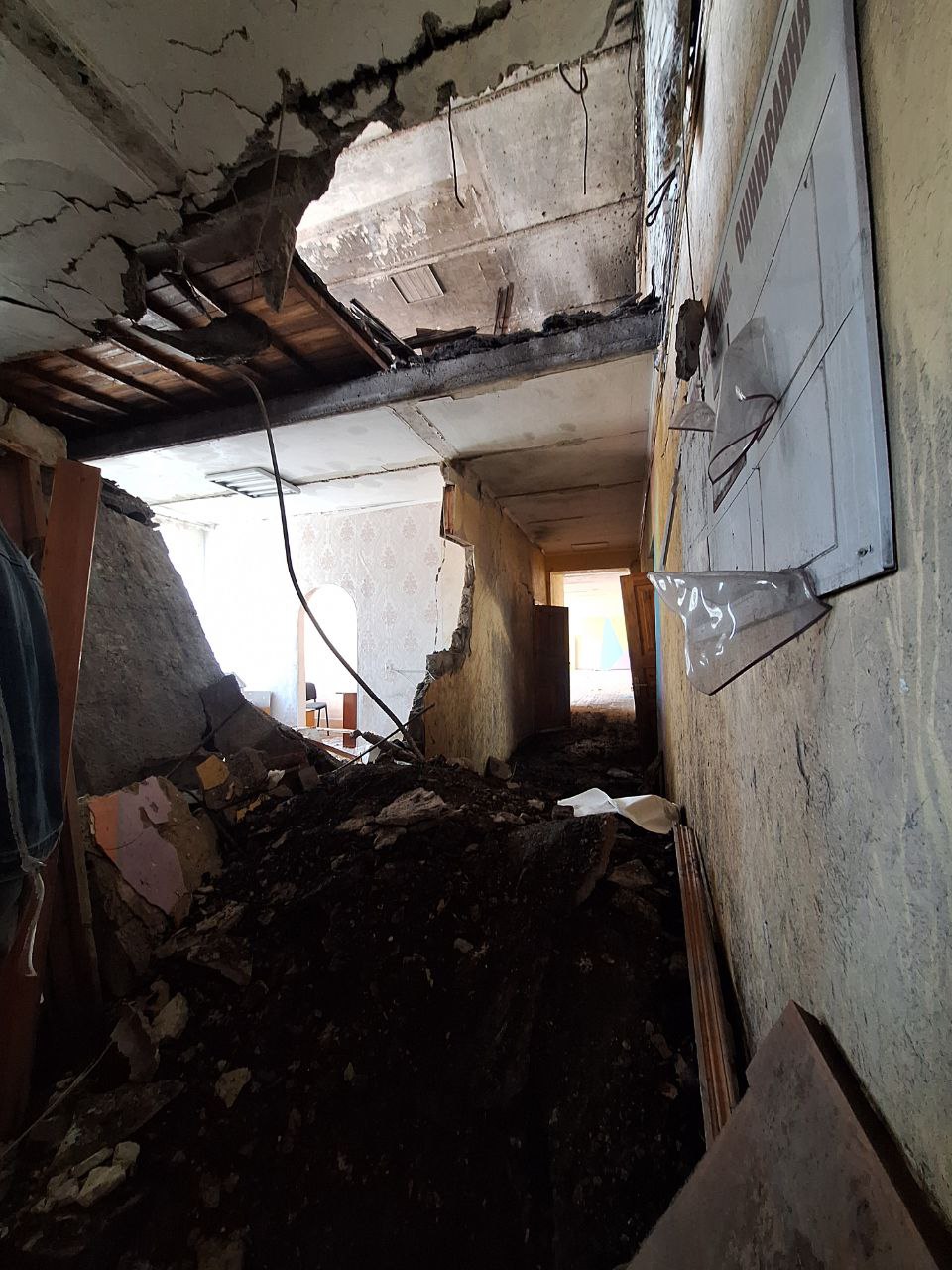 РФ ударила по ліцею у Лозовій.