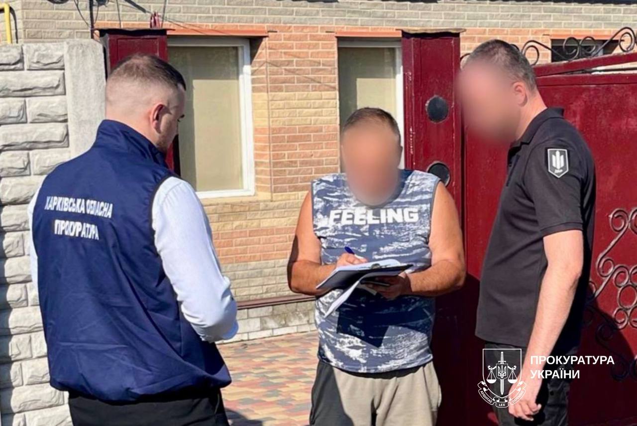 В Харьковской области чиновник прикрывал незаконную рубку деревьев.