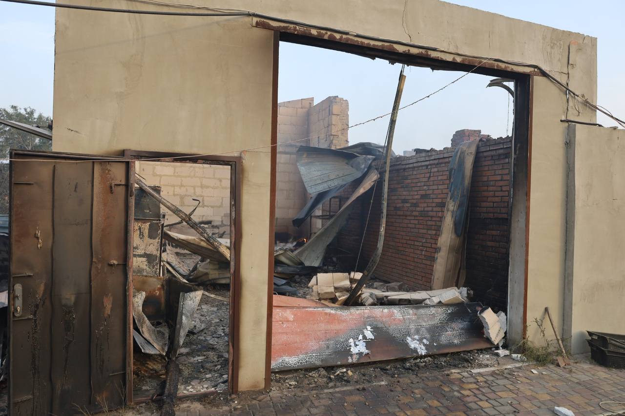 Перекинувся із Донецької області: в Ізюмському районі продовжують боротися із лісовою пожежею.