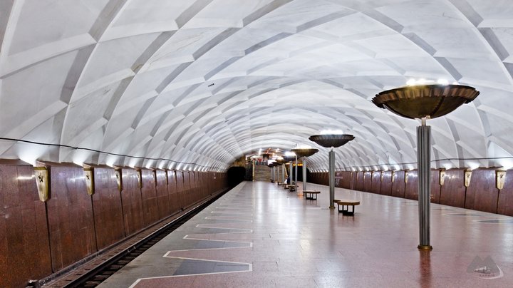 Станция метро "Армейская" до снятия советской символики.