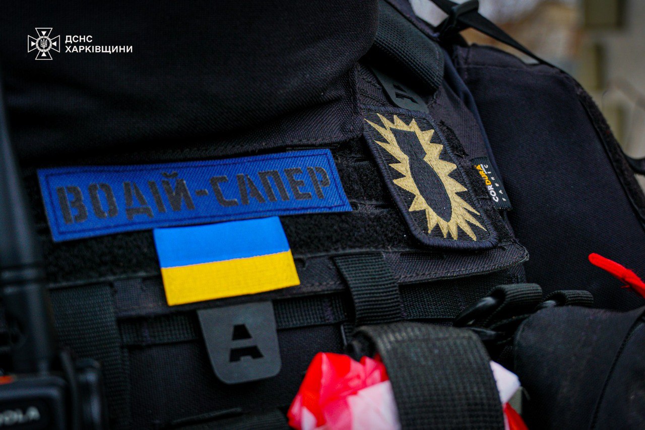 Саперы показали, как разминируют усадьбы в Изюмском районе (фото, видео).