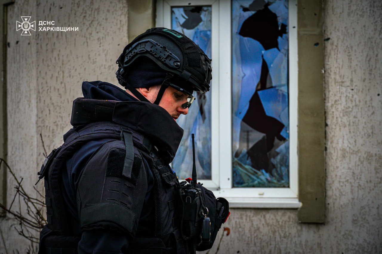 Саперы показали, как разминируют усадьбы в Изюмском районе (фото, видео).