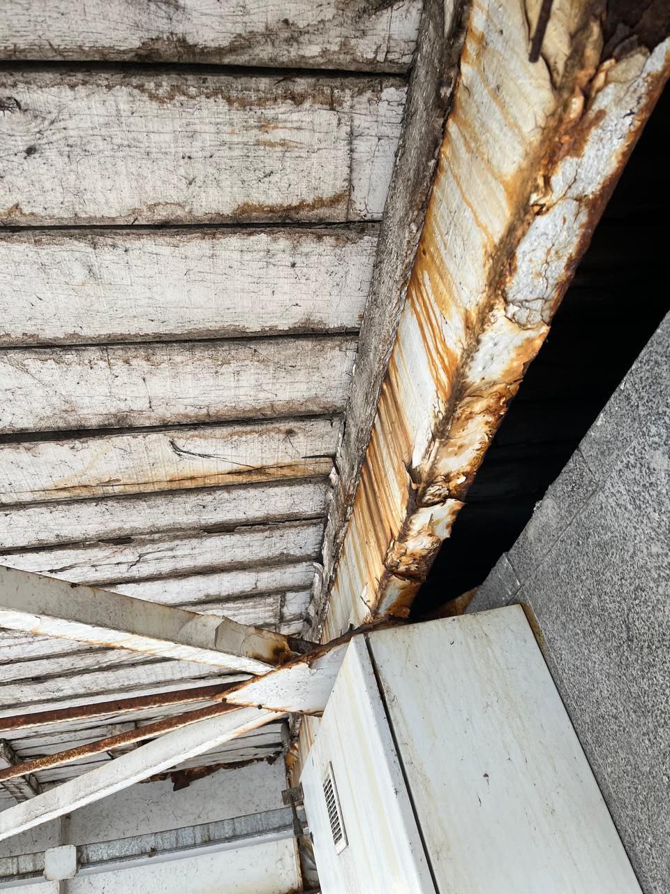 В сквере "Стрелка" в Харькове отремонтируют подвесной мост.