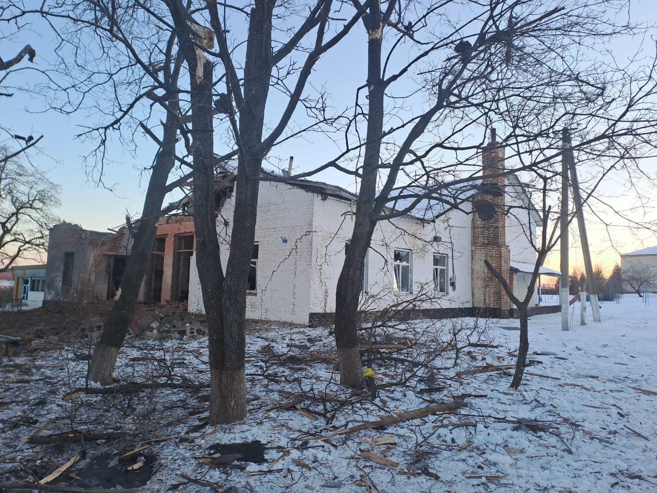 РФ нанесла авиаудар по Купянскому району: погибла женщина, ранены двое детей.