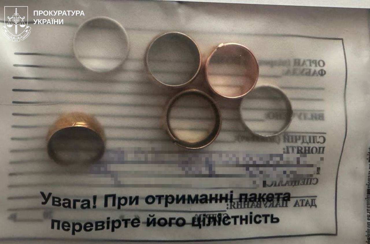 Медсестра из Чугуевского морга обворовывала погибших украинских военных.