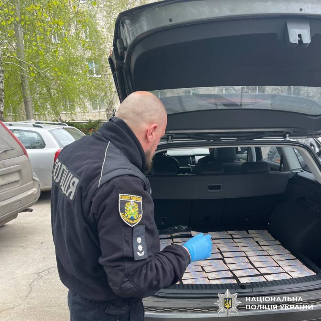 Военного медика на Харьковщине поймали на взятке.