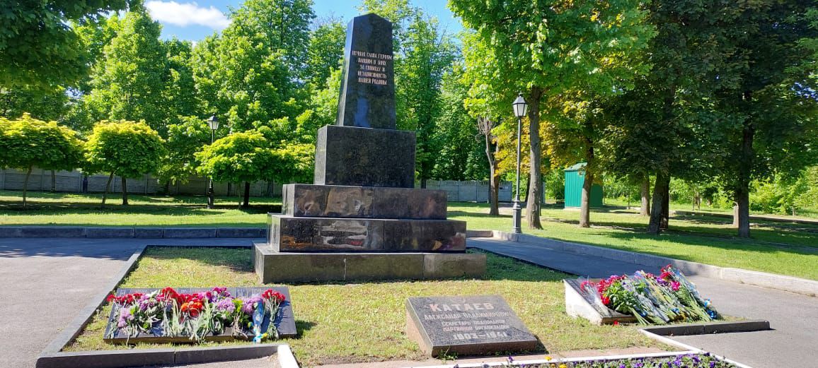 У Харкові у День пам'яті та перемоги над нацизмом відбулося покладання квітів.