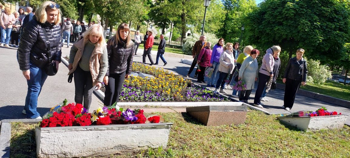 У Харкові у День пам'яті та перемоги над нацизмом відбулося покладання квітів.