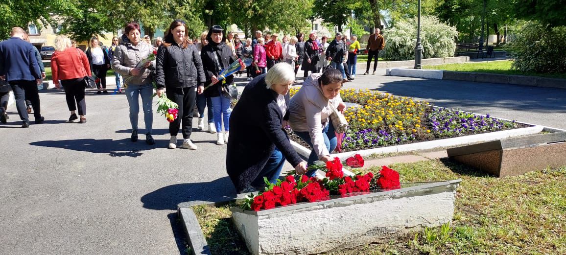 У Харкові у День пам'яті та перемоги над нацизмом відбулося покладання квітів.
