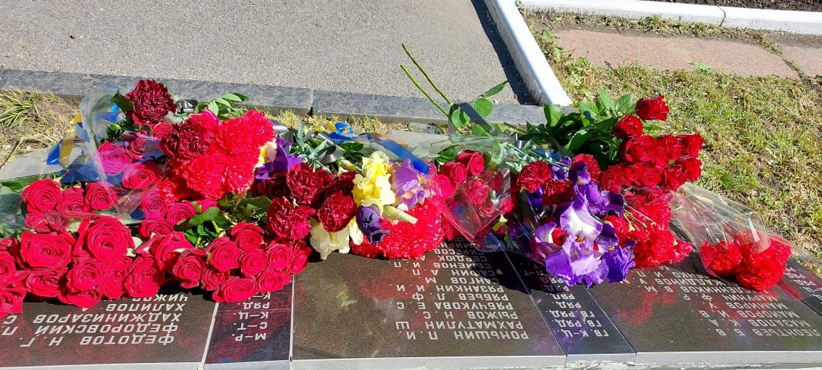 У Харкові у День пам'яті та перемоги над нацизмом відбулося покладання квітів.