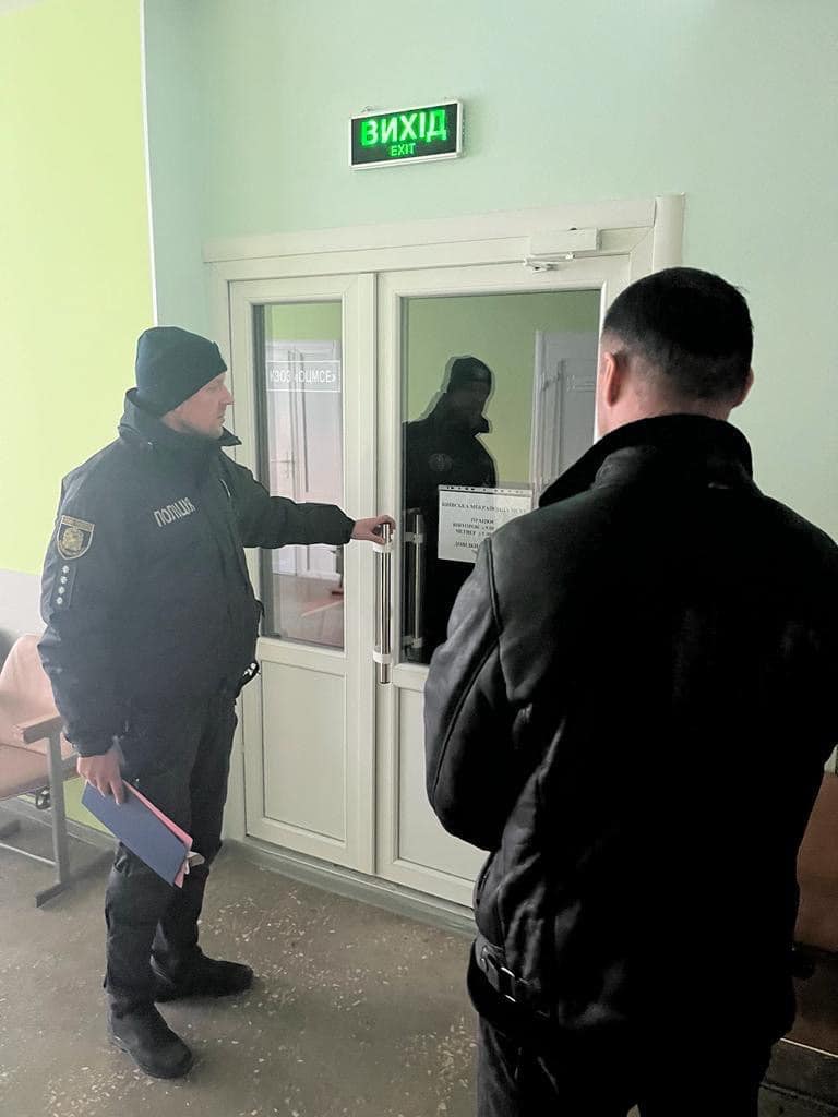 У харківських МСЕК поліція проводить обшуки: що шукають.