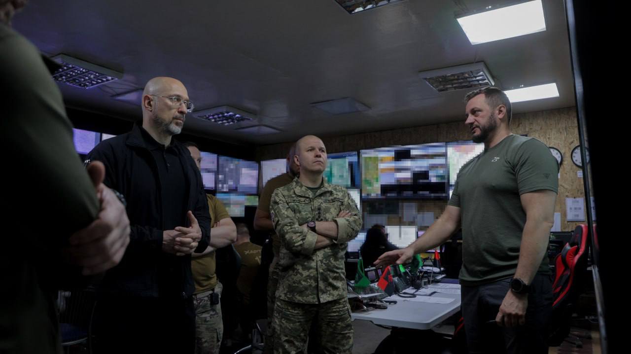 В Харьков приехал министр обороны Денис Шмыгаль.