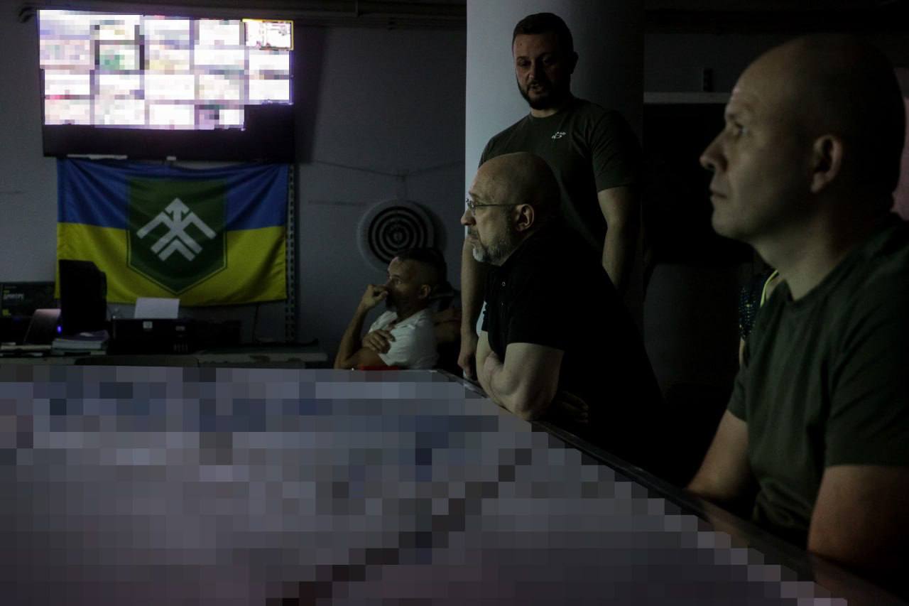 В Харьков приехал министр обороны Денис Шмыгаль.