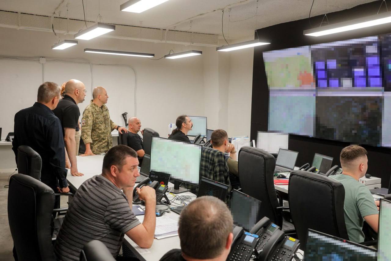 В Харьков приехал министр обороны Денис Шмыгаль.