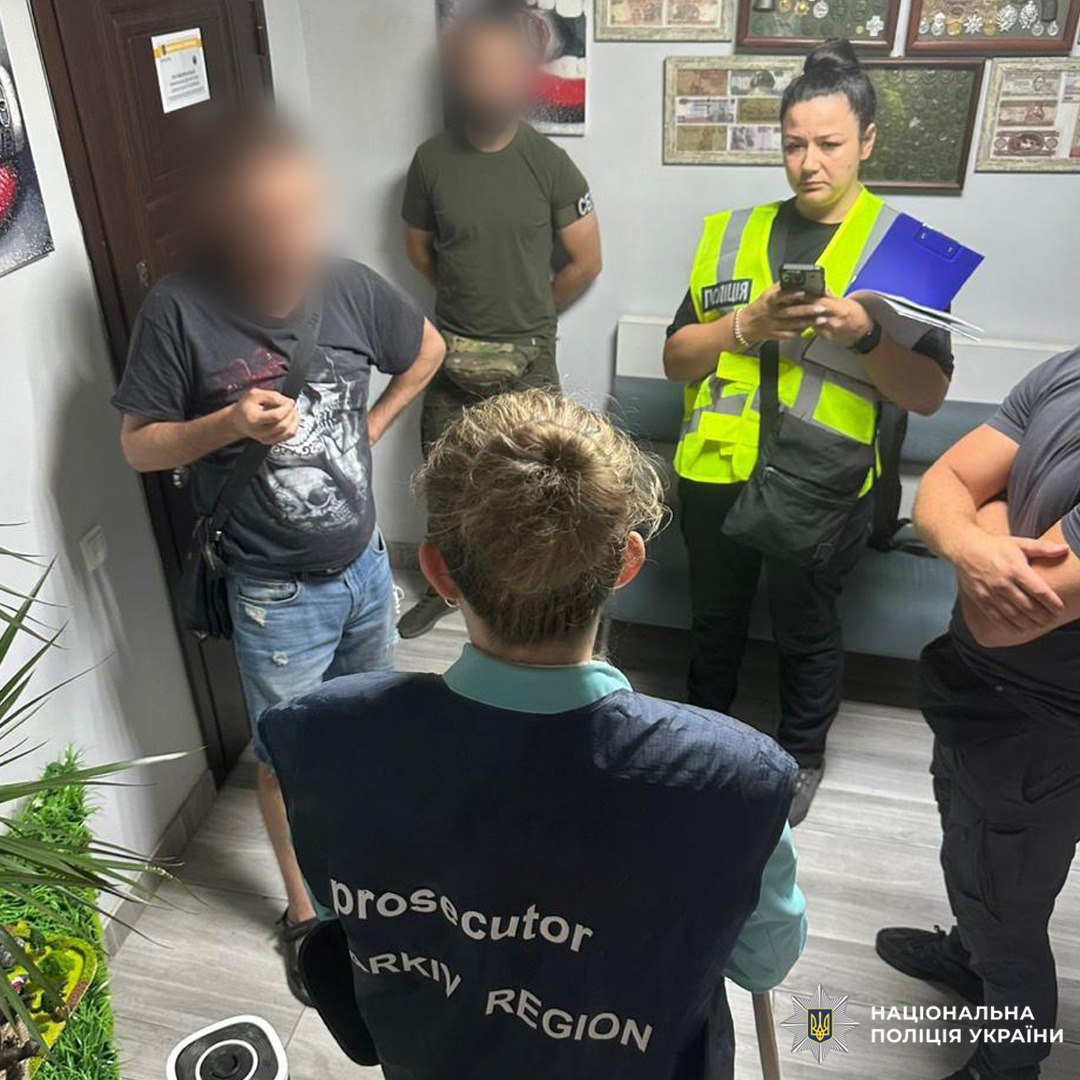 У Харкові розкрили схему втечі із країни за допомогою бронювання від мобілізації фото 1