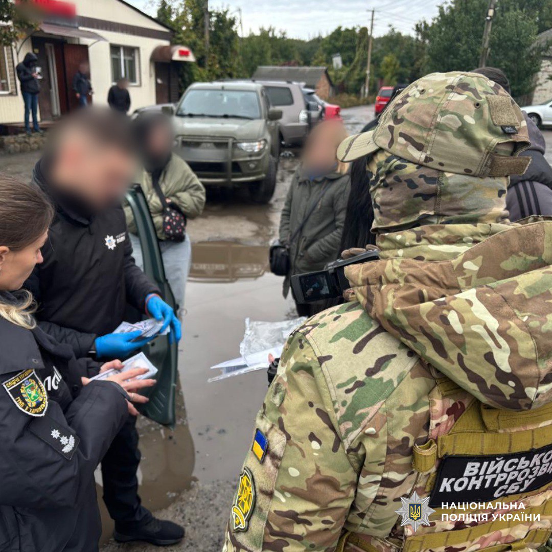 21-летняя харьковчанка организовала схему нелегального выезда за границу.