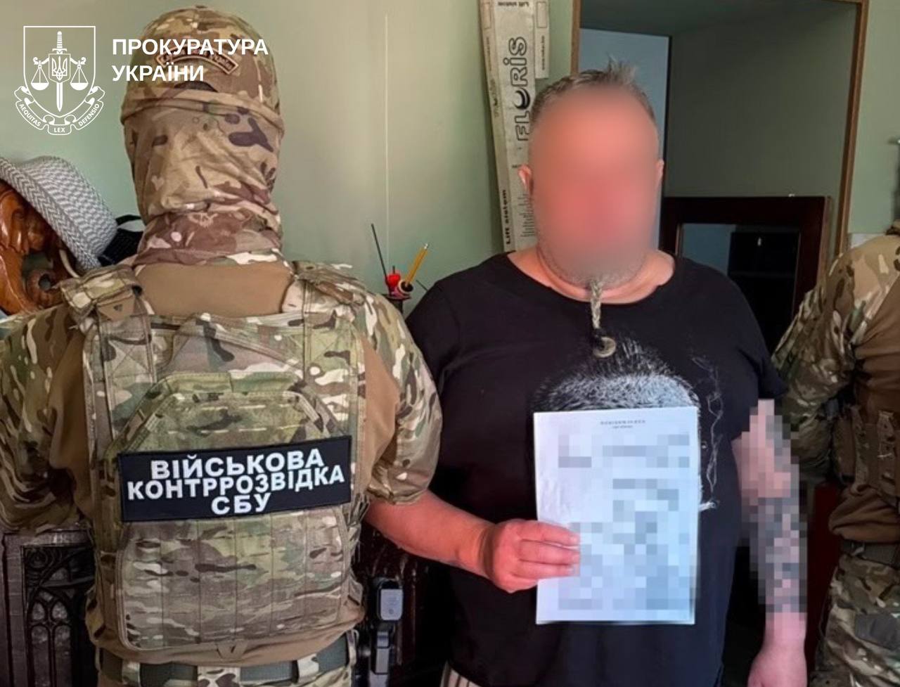 В Харькове экс-главврач больницы и артистка театра помогали военнообязанным избежать мобилизации.