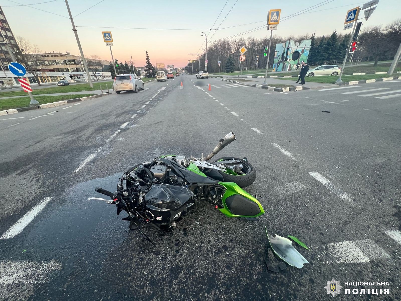 На проспекте Героев Харькова мотоциклист влетел в Toyota: двое погибших.