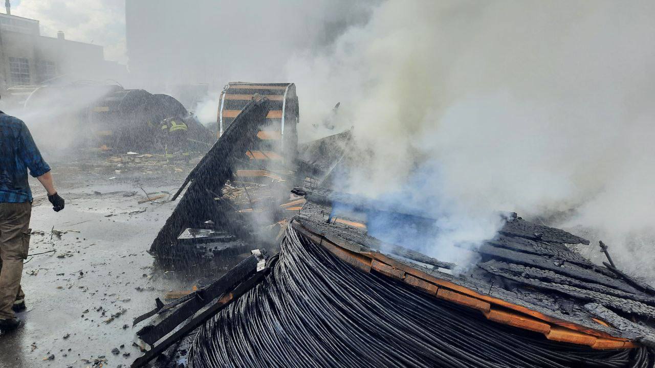 Обстріляли Індустріальний та Немишлянський райони: опубліковано фото руйнувань.