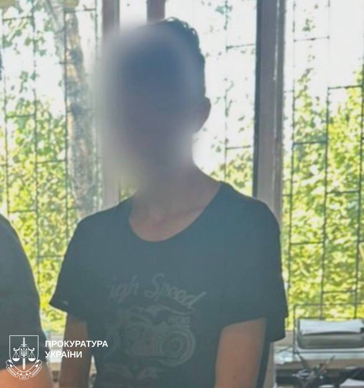 Под Харьковом группа молодежи изнасиловала подростка.