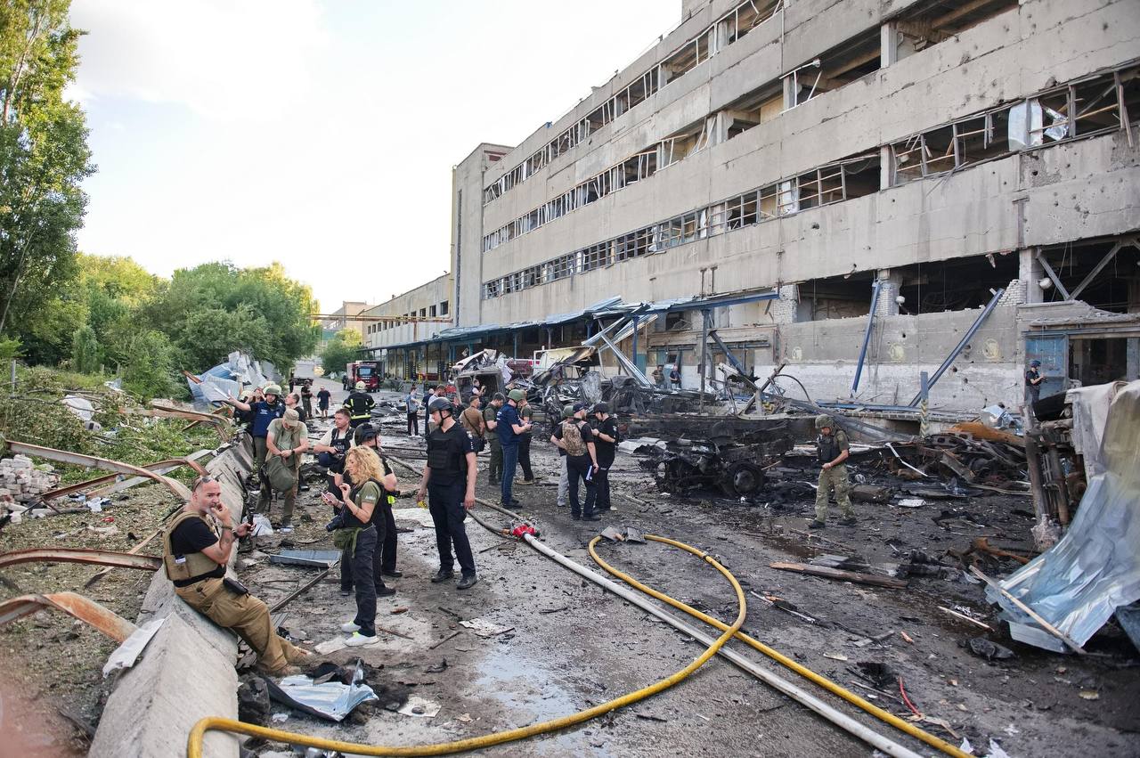 РФ знову вдарила Новою поштою в Харкові: є жертви.