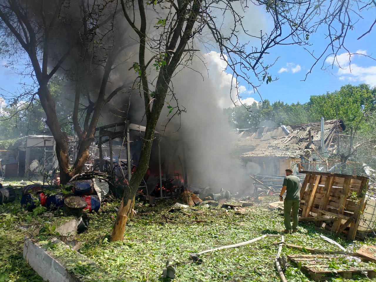 Обстреляли Индустриальный и Немышлянский районы: опубликованы фото разрушений.