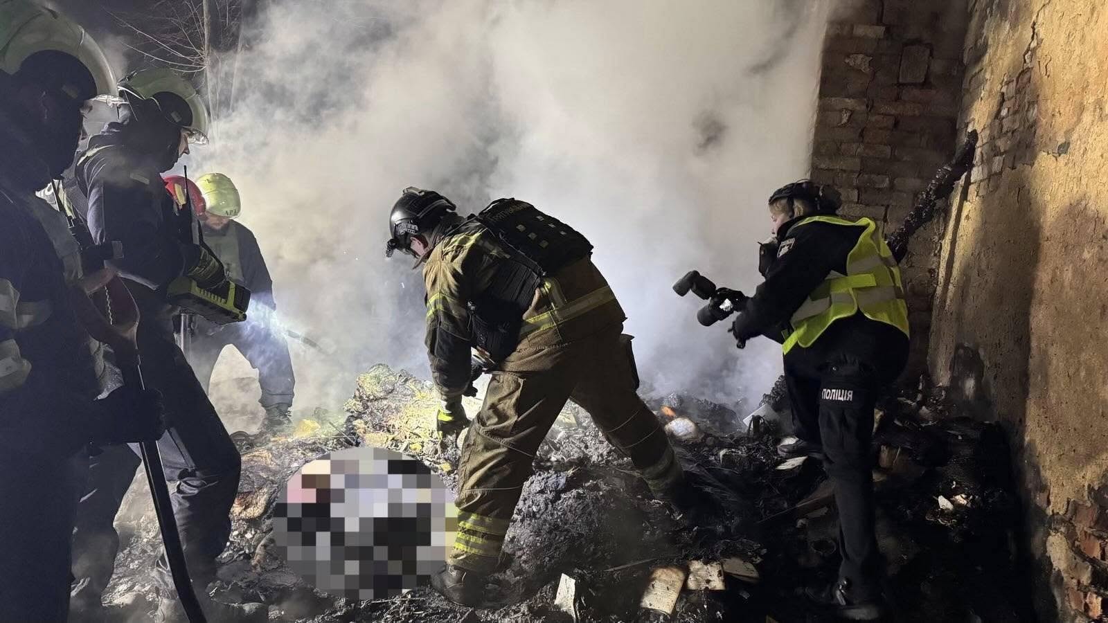 В Харькове завершили разбор завалов на месте попадания российского БпЛА в жилой дом.