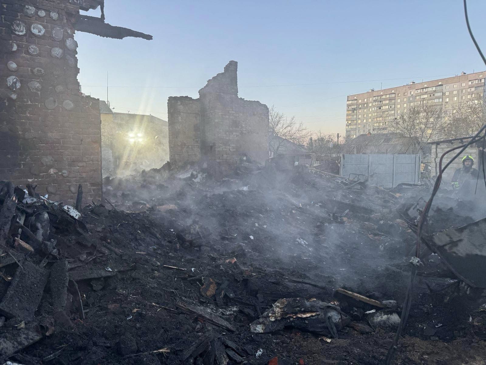 В Харькове завершили разбор завалов на месте попадания российского БпЛА в жилой дом.