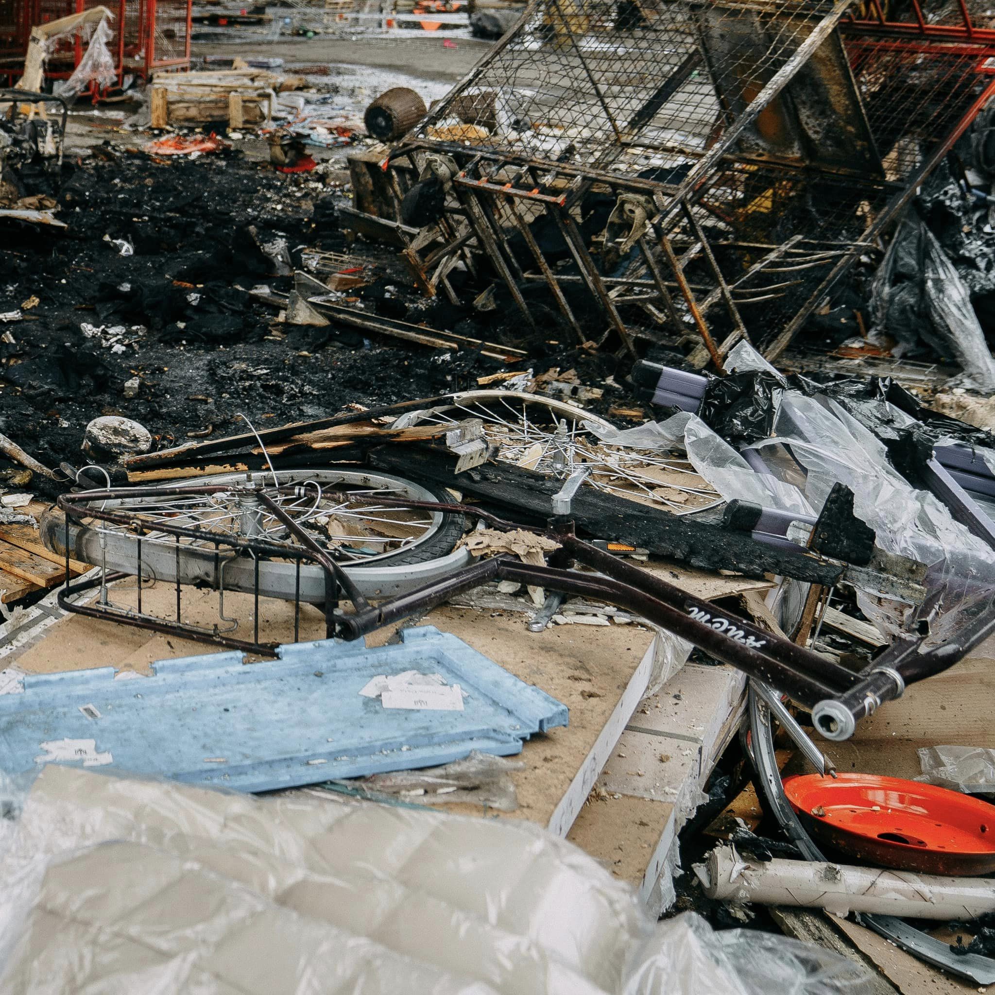 "Новая почта" планирует отстроить разрушенный ракетой терминал под Харьковом - фото