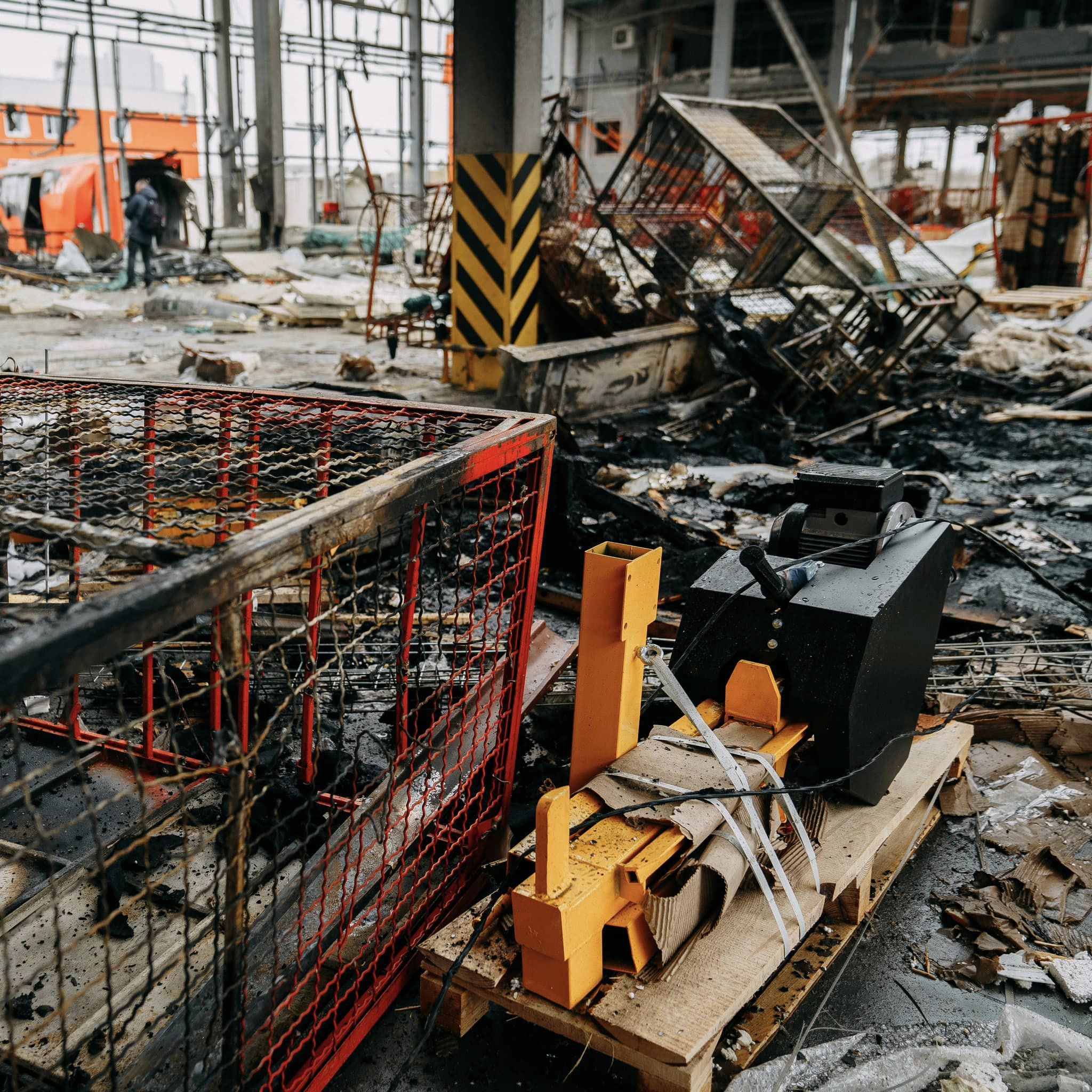 "Новая почта" планирует отстроить разрушенный ракетой терминал под Харьковом - фото