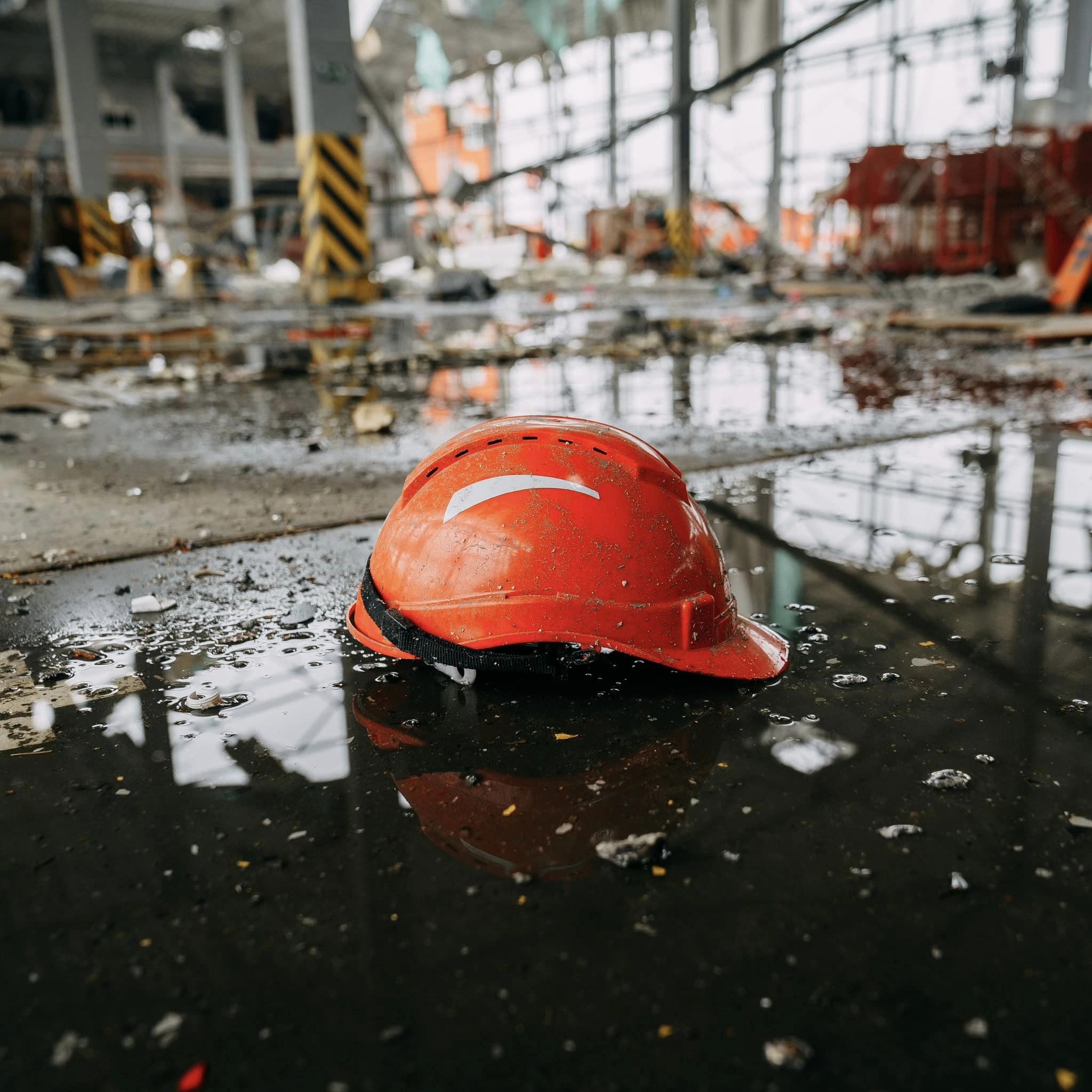 "Новая почта" планирует отстроить разрушенный ракетой терминал под Харьковом - фото