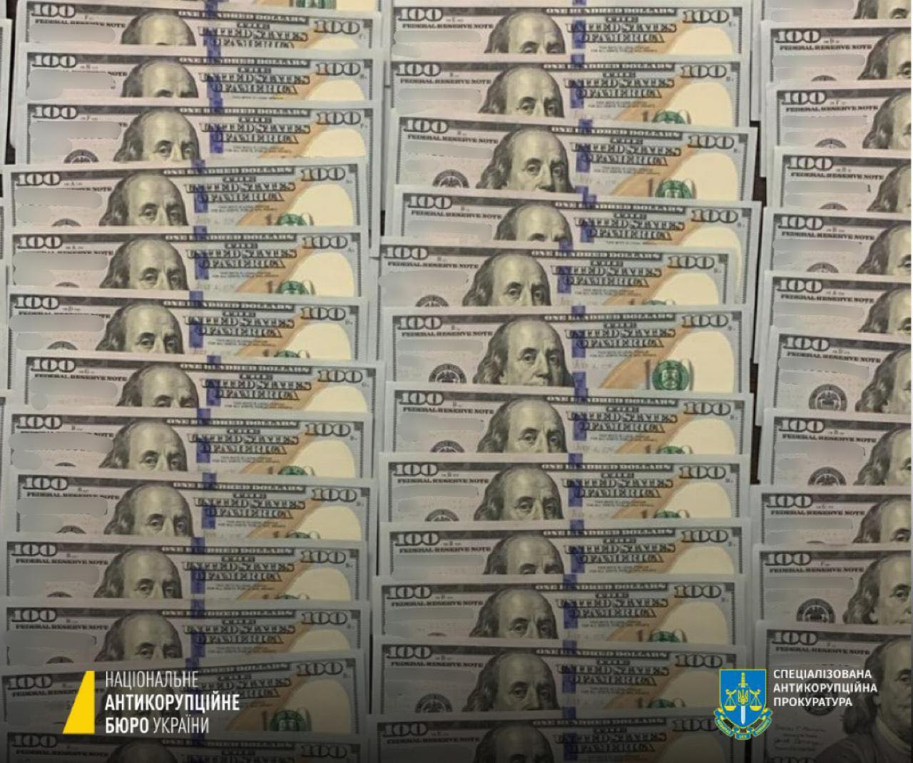 В Харькове на взятке в 55 тысяч долларов задержали работницу налоговой.