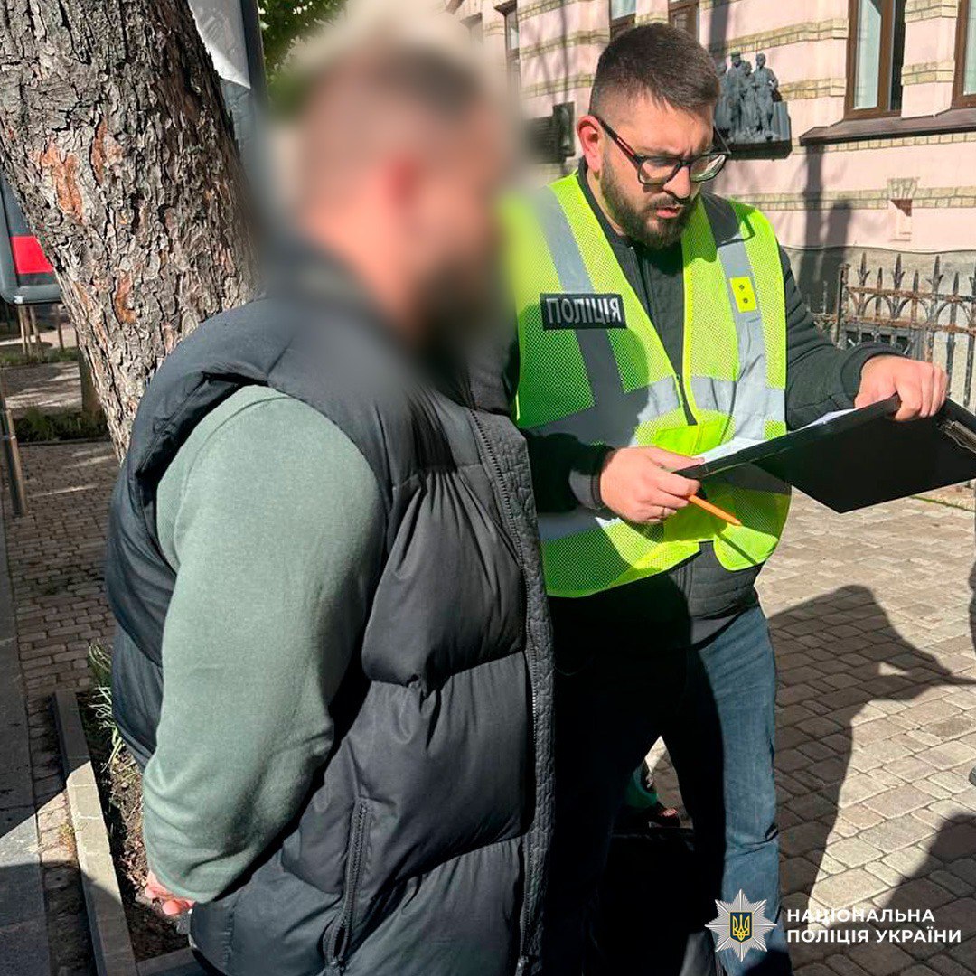 В центре Харькова трое неизвестных в военной форме выкрали человека.