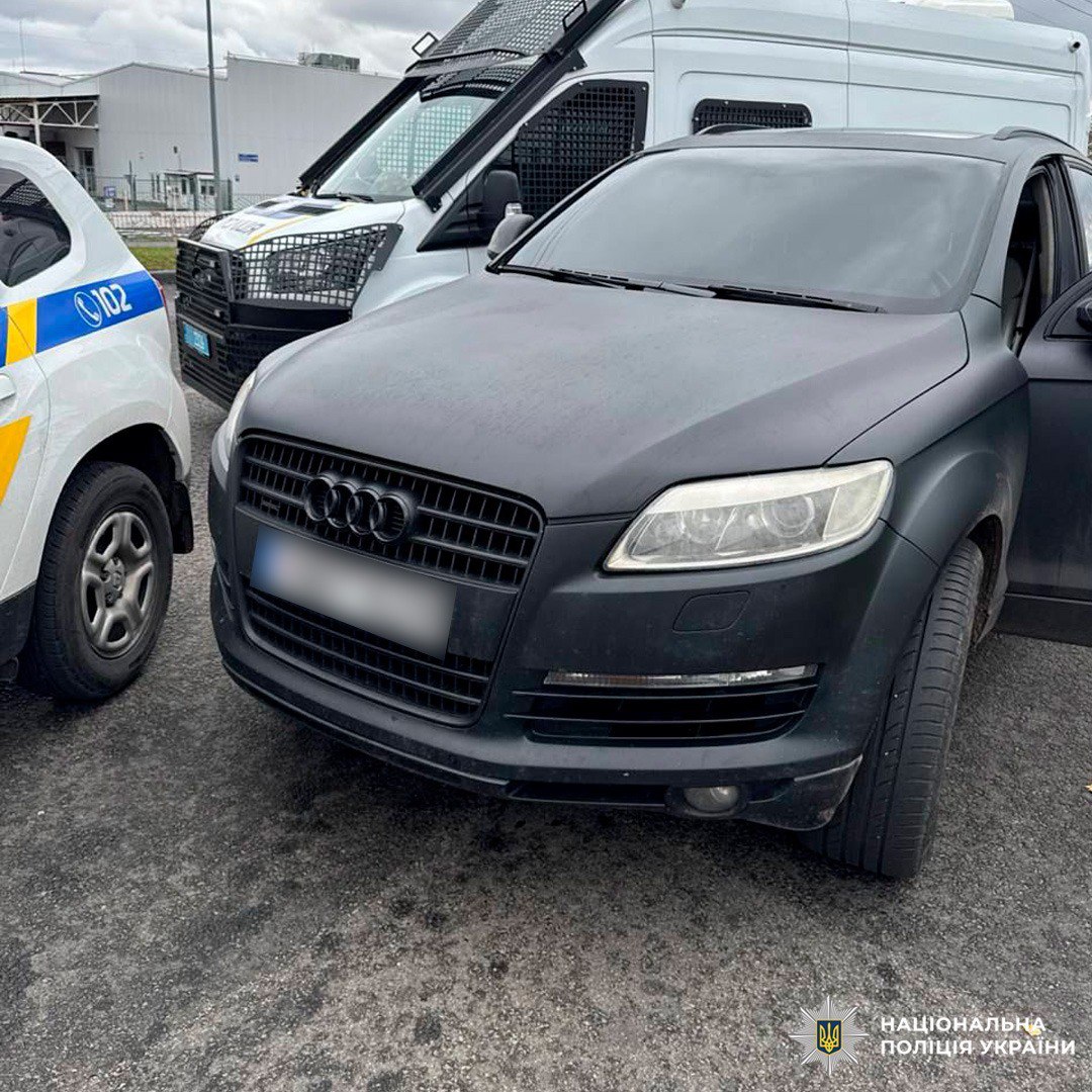 В центре Харькова трое неизвестных в военной форме выкрали человека.