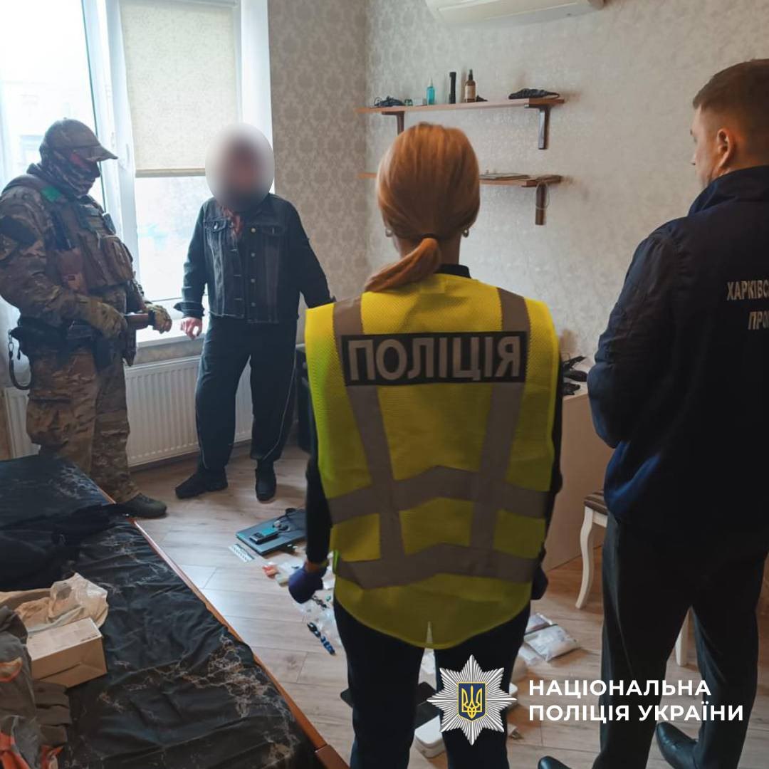 Заготовили около 3 000 доз наркотиков: в Харькове разоблачили двух наркоторговок.