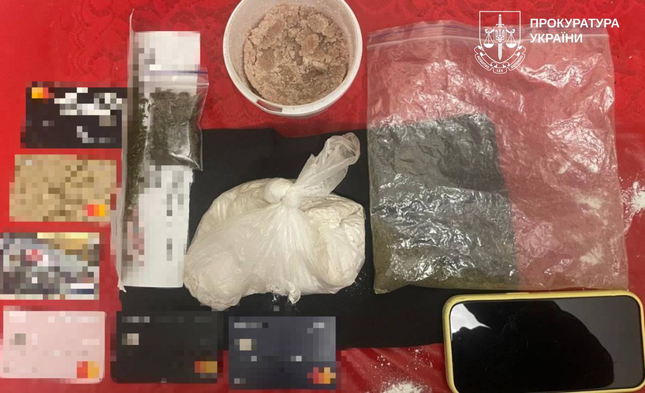 В Харькове группа молодежи организовала масштабный сбыт наркотиков.