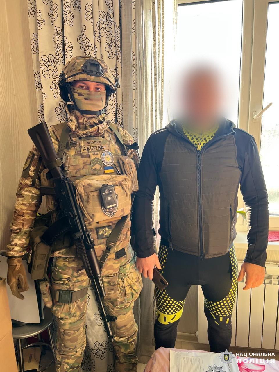 В Харькове разоблачили группу наркоторговцев.