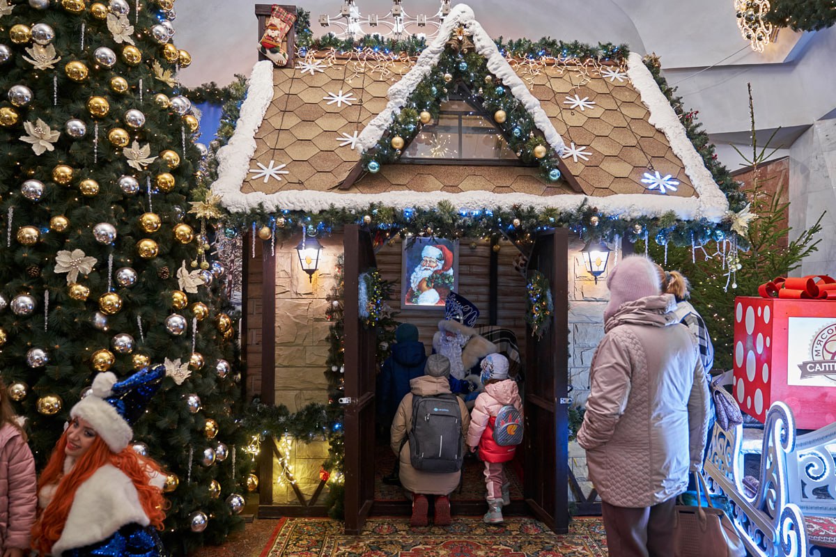 В харьковской подземке открылась резиденция Святого Николая.