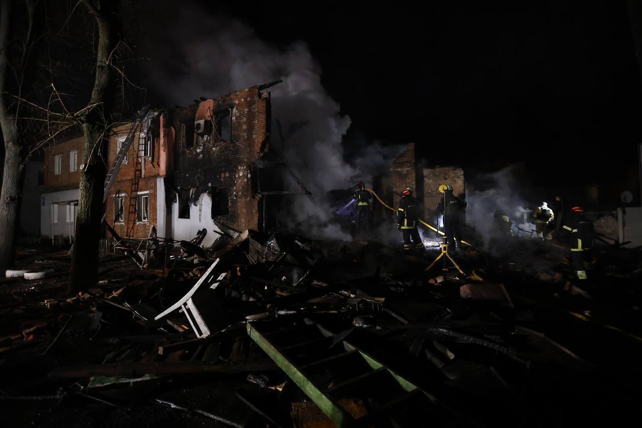 Есть жертвы: РФ ударила беспилотниками по жилым домам в Харькове.