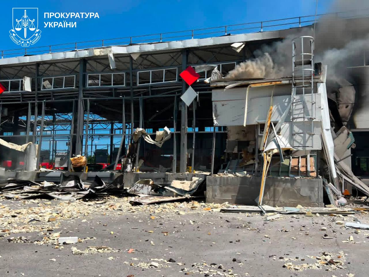 Удар по терминалу Новой почты: погибли четыре человека, 20 пострадали.