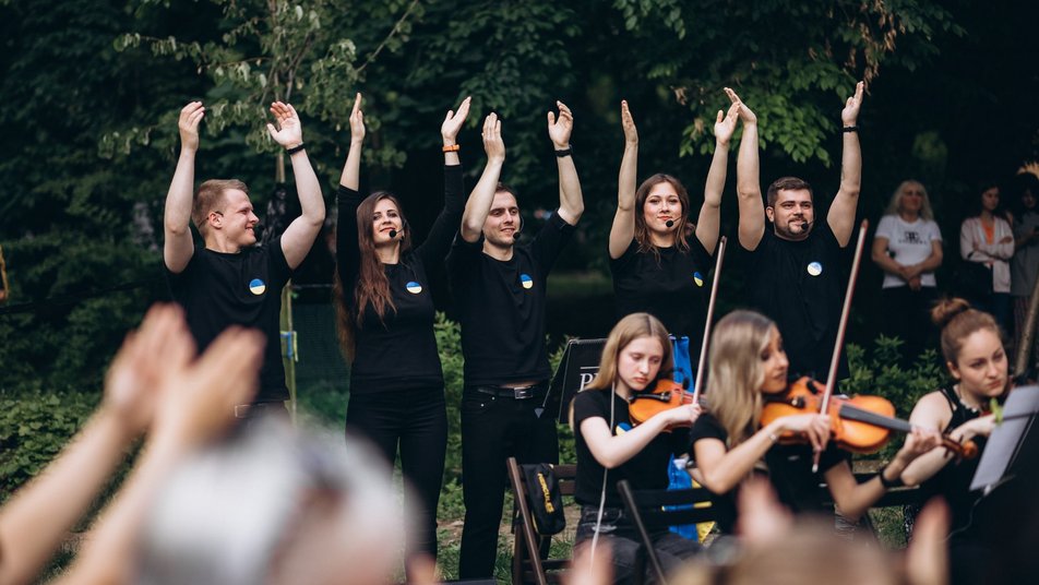 Харьковские музыканты из "Prime Orchestra" дают благотворительные концерты.