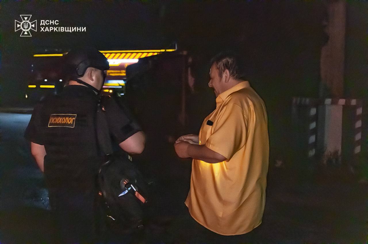 Оккупанты ночью обстреляли пригород Харькова.