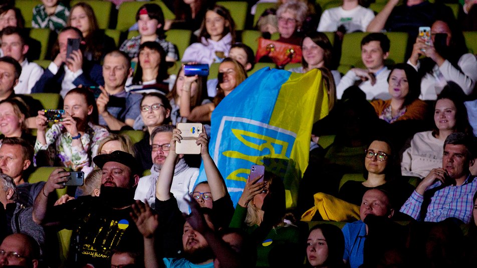 Харьковские музыканты из "Prime Orchestra" дают благотворительные концерты.