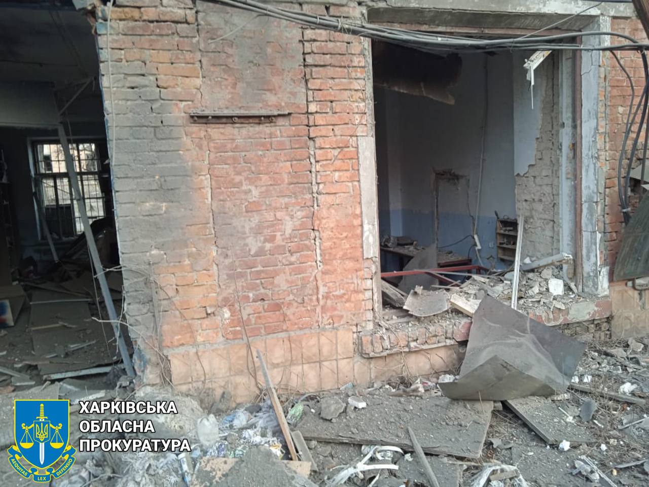В прокуратуре показали последствия ночного обстрела Харькова.