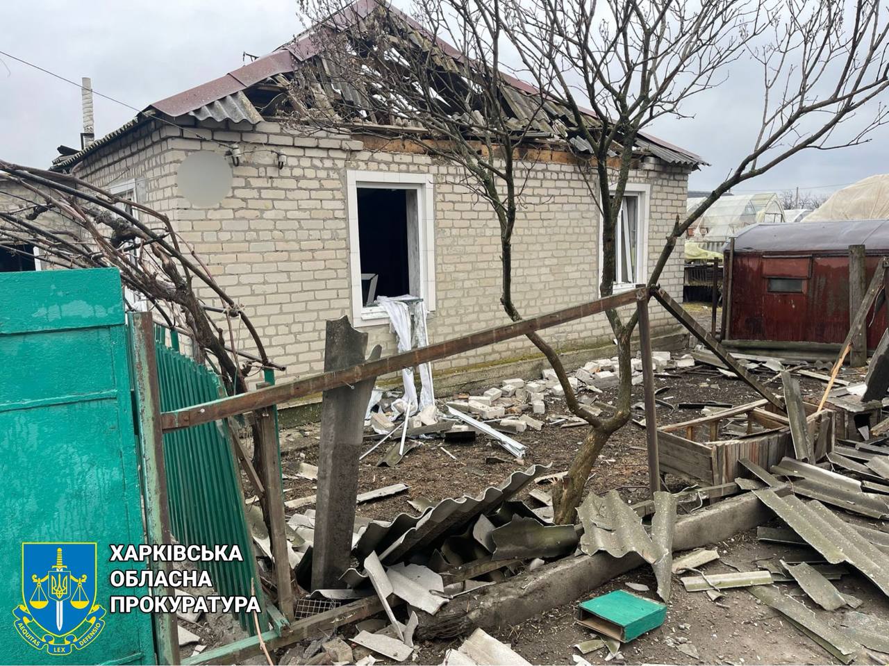 Оккупанты обстреляли "шахедами" и ракетами С-300 Шевченковский район Харькова.