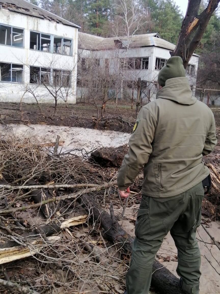 В полиции показали фото последствий последних обстрелов Харьковской области.