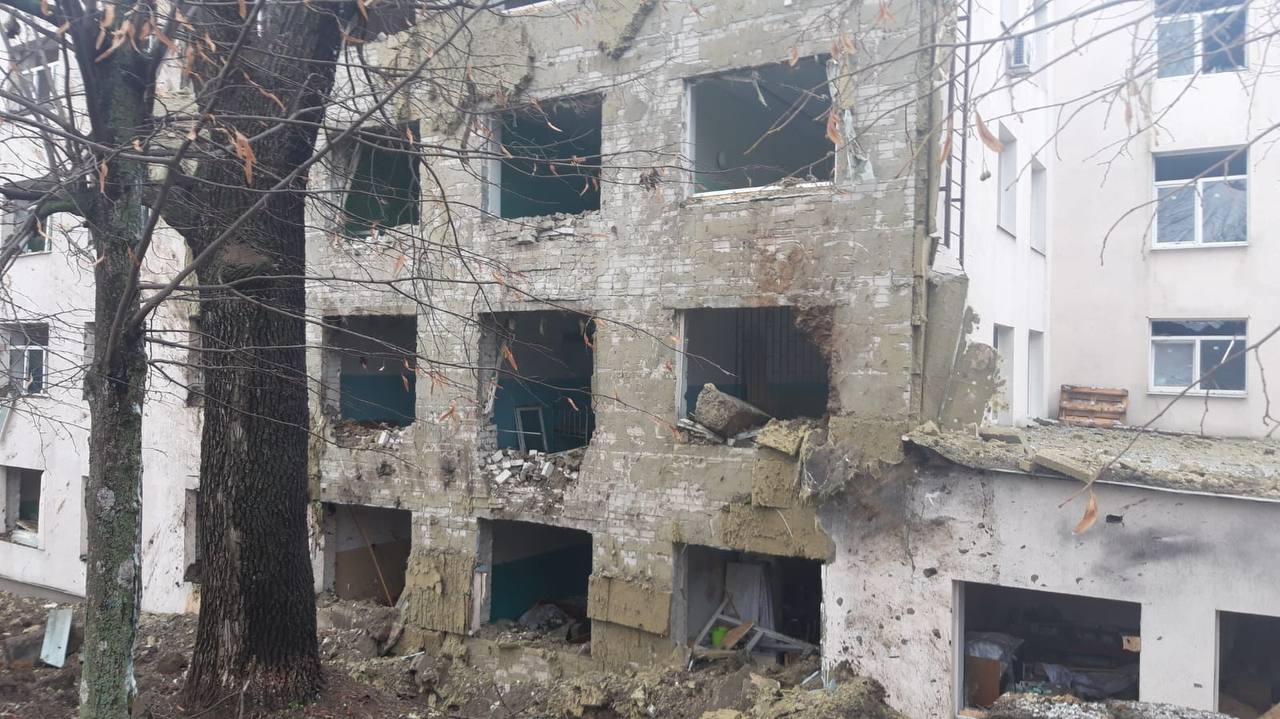 Росіяни обстріляли дитсадок та лікарню у Куп'янську фото 3 2