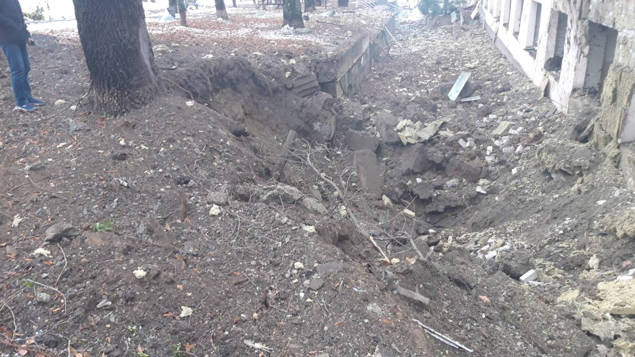 Росіяни обстріляли дитсадок та лікарню у Куп'янську фото 2 1